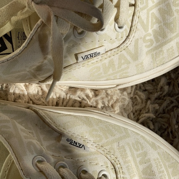 Vans - Picture 4 of 9